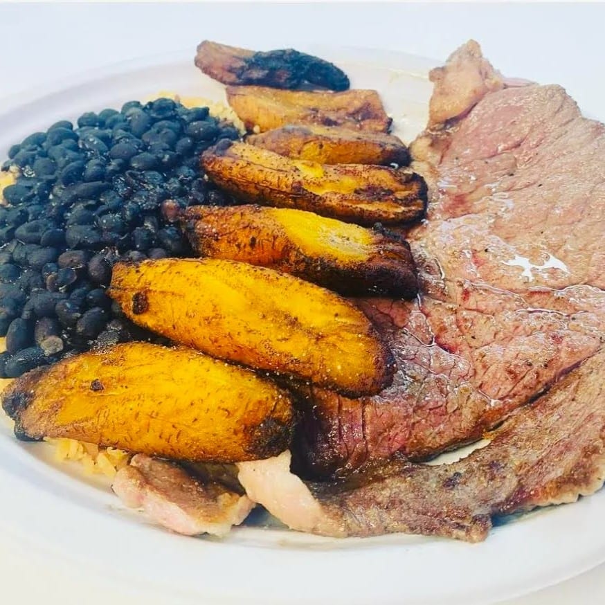 Carne Asada Con Papas Fritas.