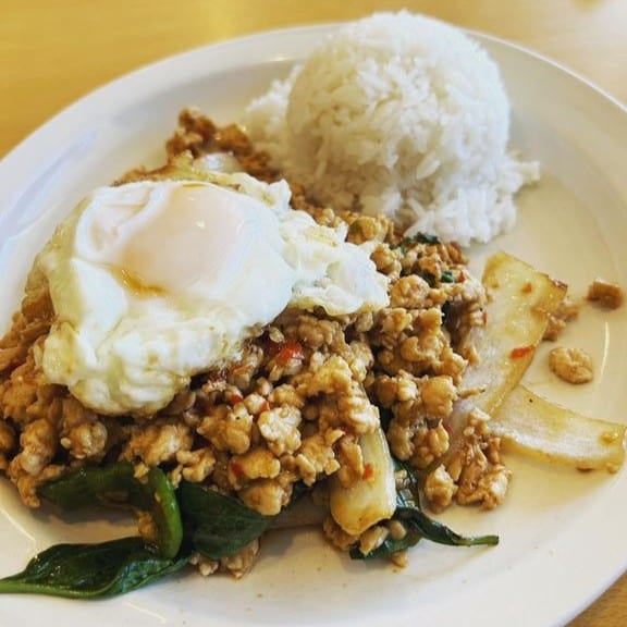 Gra Pao Gai Kai Dao.