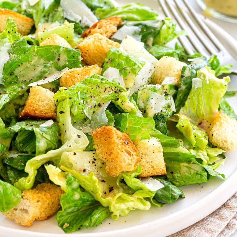 Fresh Caesar Salad: A Deli Favorite