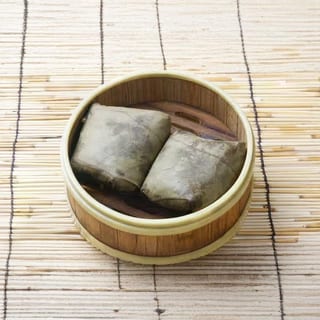 Steamed Wrapped Sticky Rice in Lotus Leaves / 瑤柱糯米雞