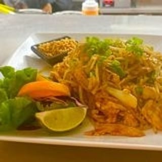 Pim's Pad Thai Chicken