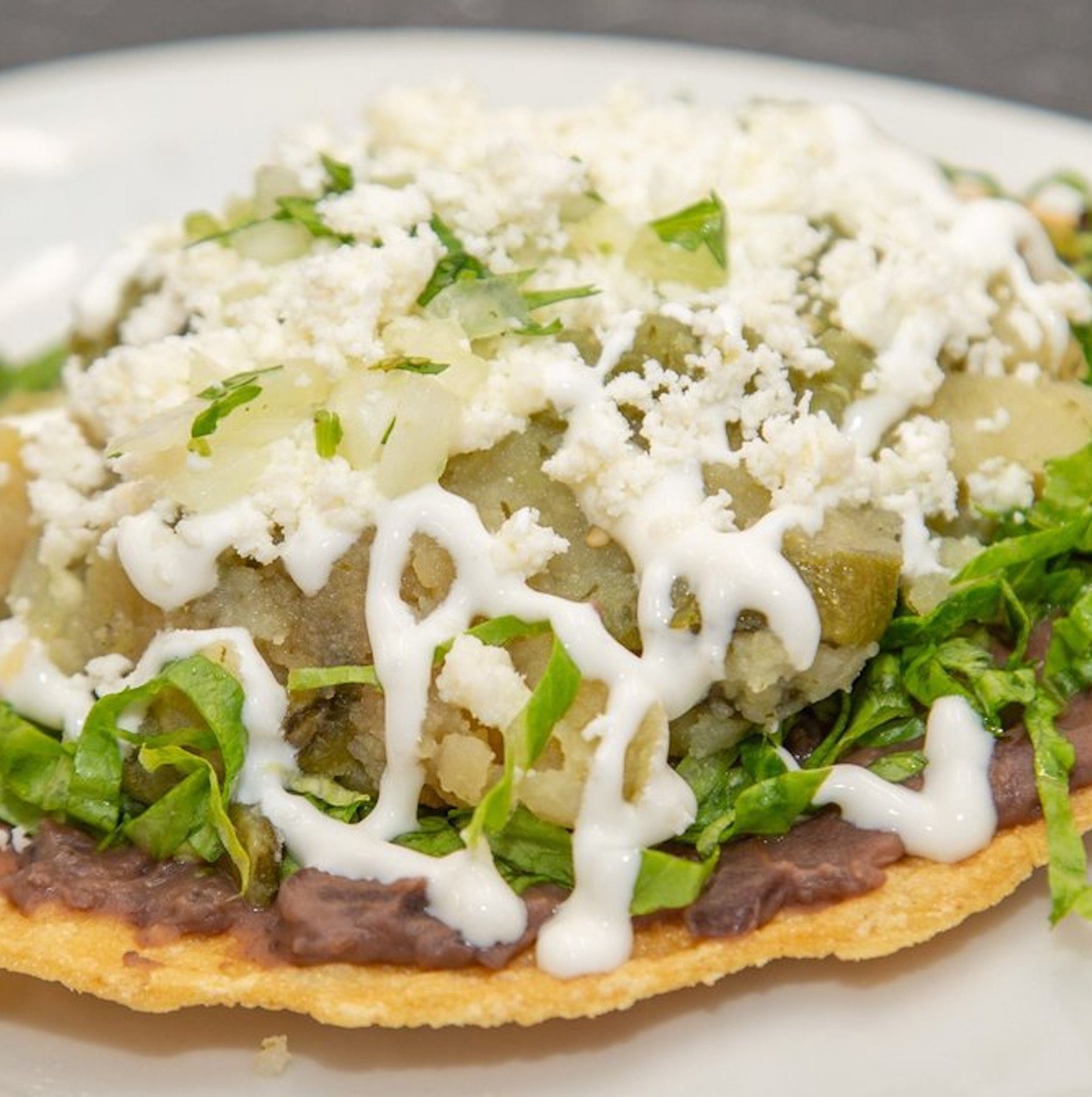 Tostada - Papa Con Rajas.