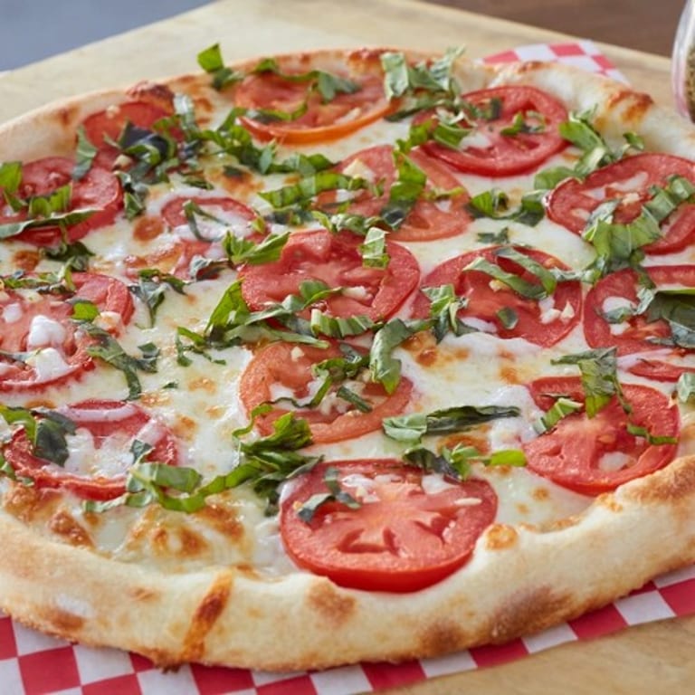 Thin Crust Pizza: Authentic Italian Delight