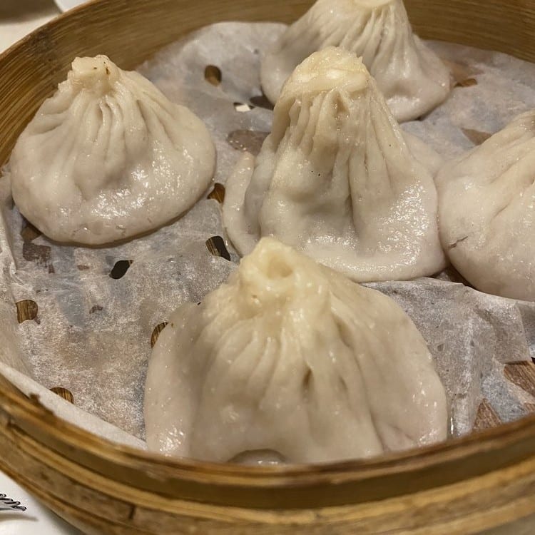 小笼汤包 Steamed Little Juicy Pork Bun.