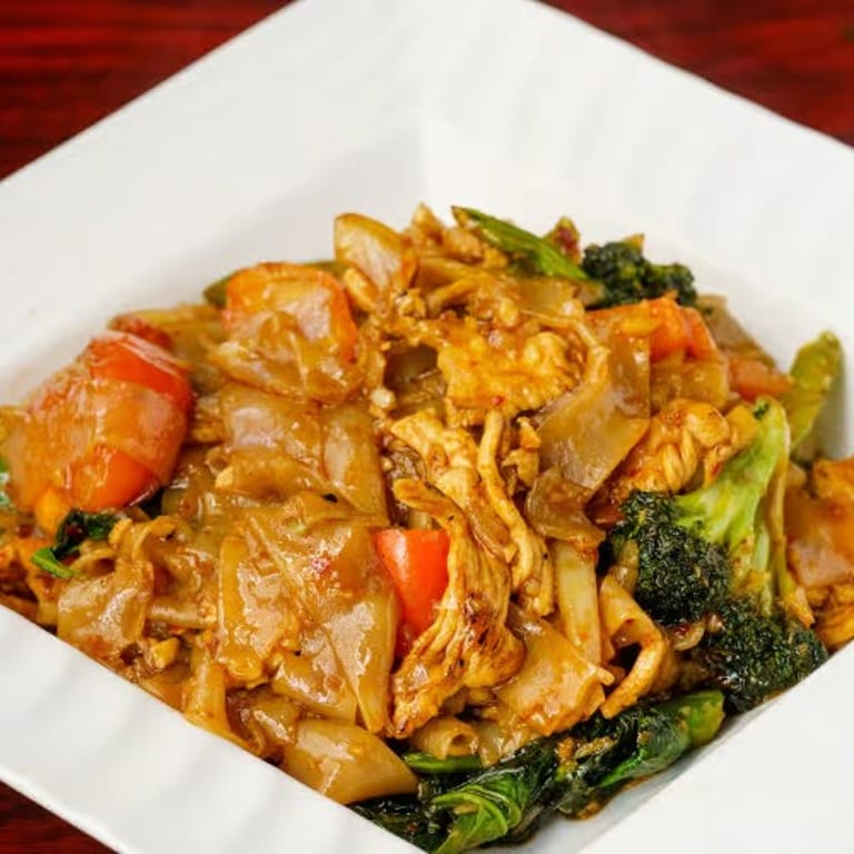 Fresh Salads: Thai, Asian, and Seafood Options