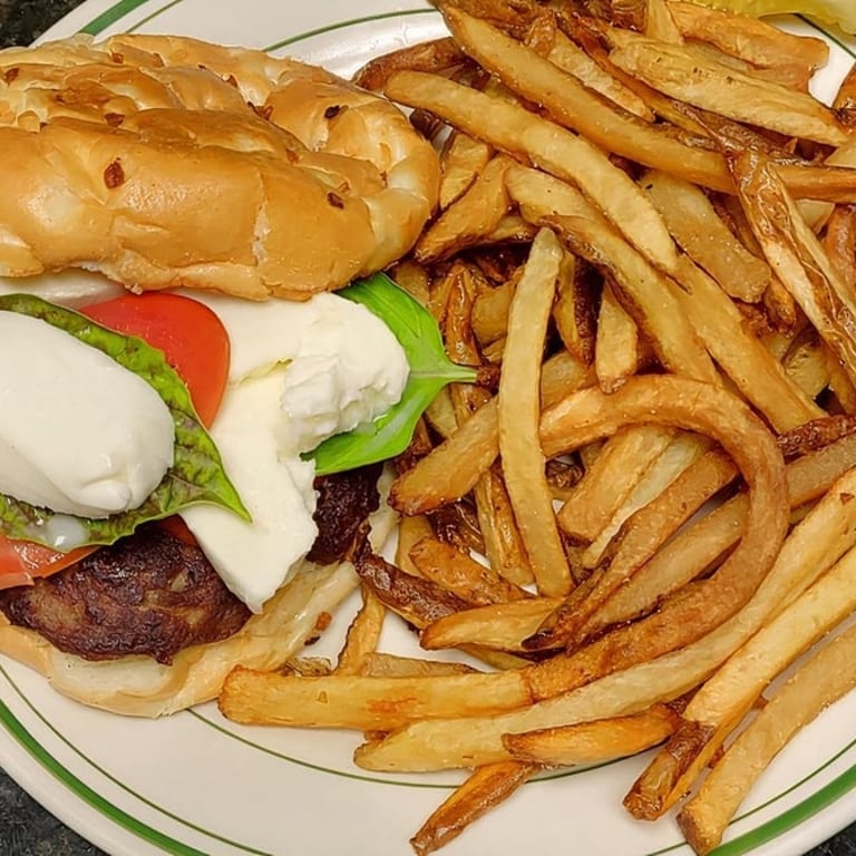 Juicy Cheeseburgers: A Bar & Grill Favorite