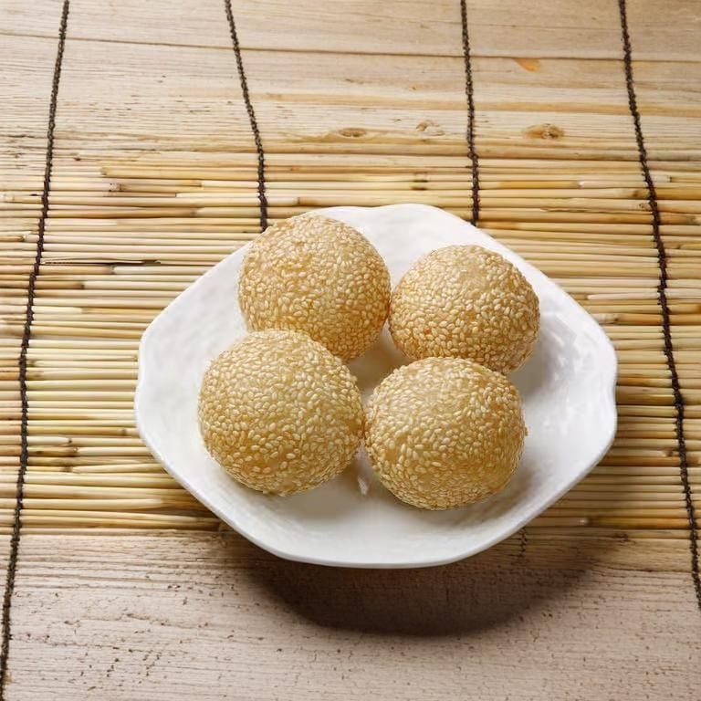 Deep Fried Sesame Balls / 麻香煎堆球.