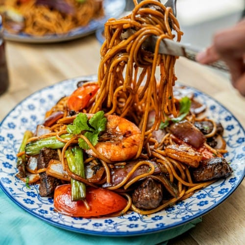 Tallarin saltado surf and turf.