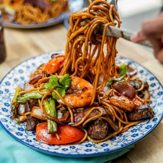 Tallarin saltado surf and turf