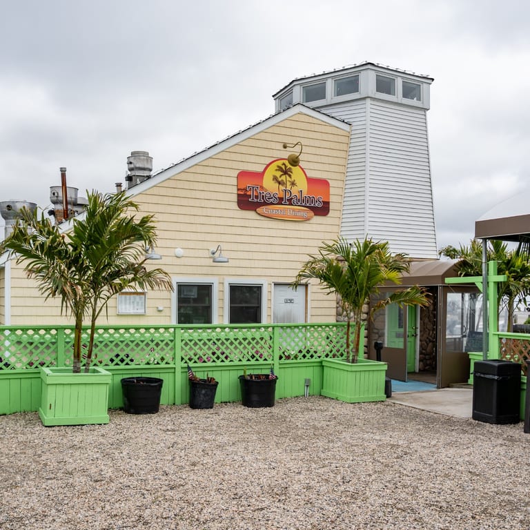 Welcome to Tres Palms