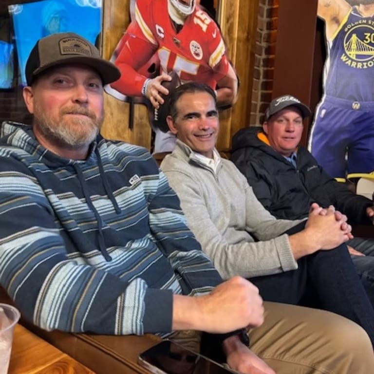 Why Choose Bob Cantu’s Pizza and Sports Bar