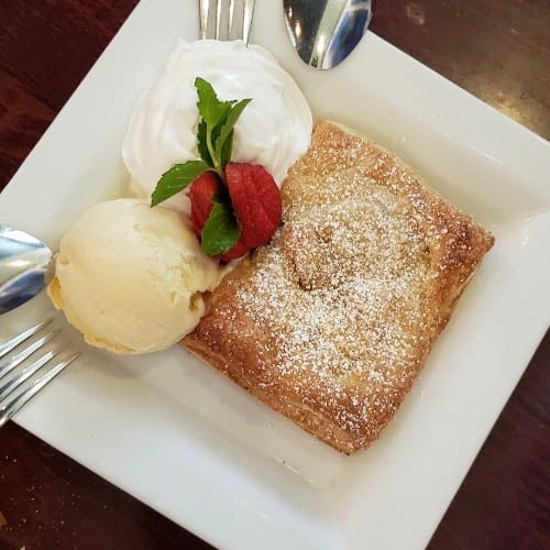 Apfelstrudel (Apple Strudel).