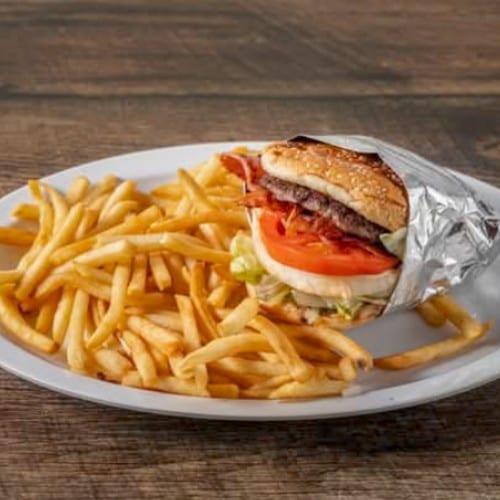 Chuyita CheeseBurger.