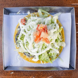 Tostada con guacamoleole
