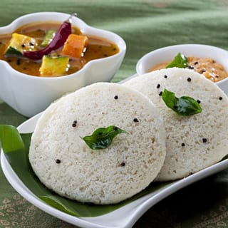 Idli & Sambar (Rice cakes with dip)