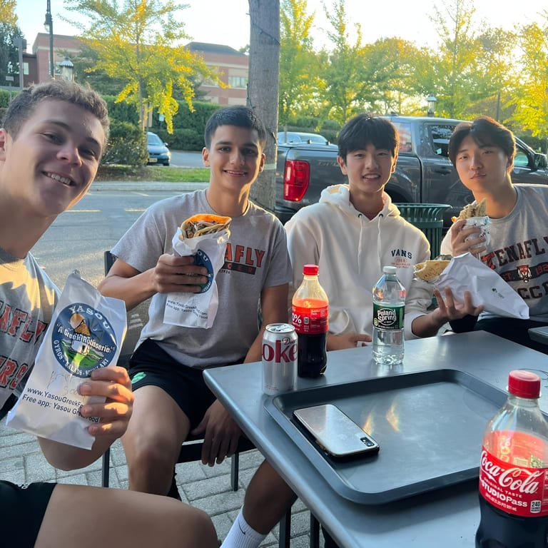 Dine In Comfort or Enjoy the Outdoors🏡