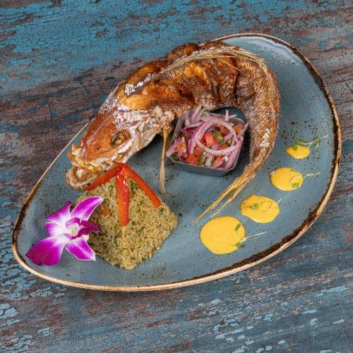 Pargo Entero con Arroz Norteño.