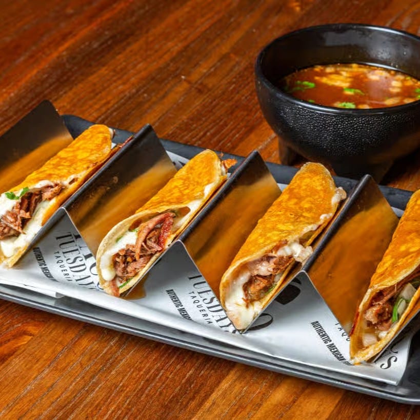 Cheesy birria 4 tacos (Quesabirria).
