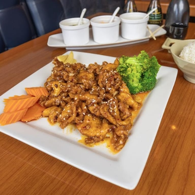 Delicious Salmon Roll: A Sushi Favorite