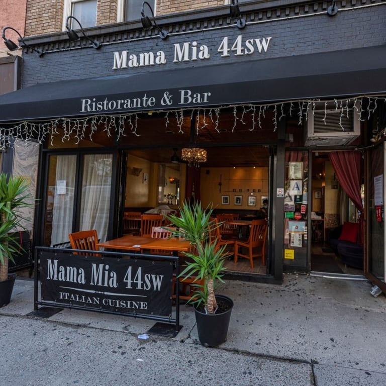 Welcome to Mama Mia 44SW – A New York Classic!