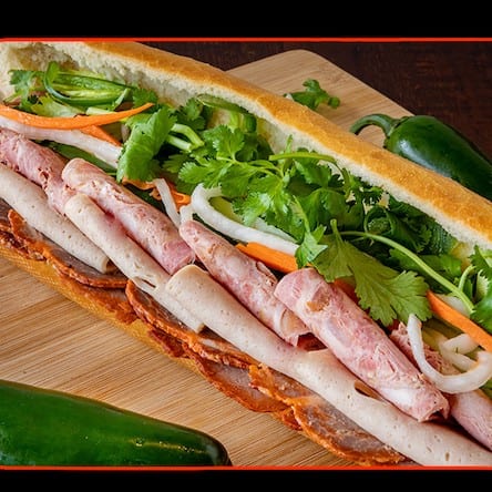 B01. BANH MI SPECIAL /BANH MI  DAC BIET.