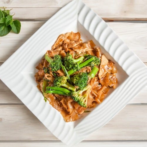 Pad Se-Ew (Sweet Soy Sauce).