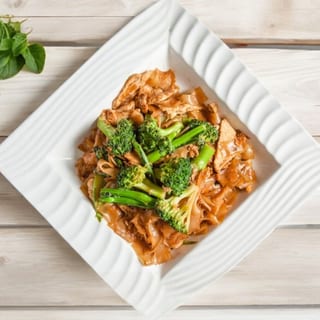 Pad Se-Ew (Sweet Soy Sauce)