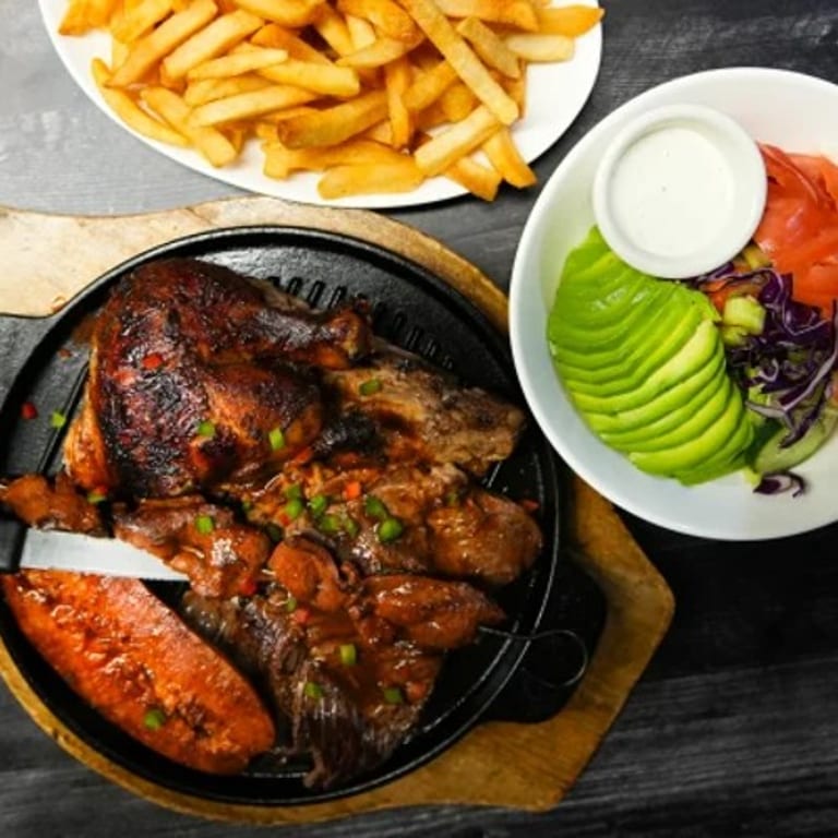 Fresh Oyster Delights: Peruvian and Seafood Specialties