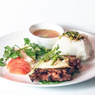 Cơm Sườn Trứng Opla