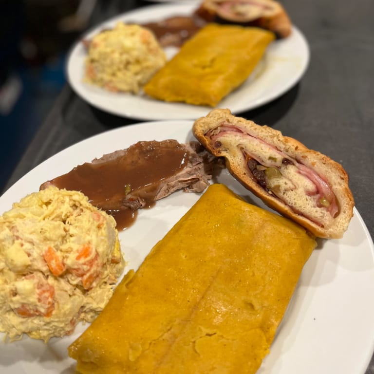 How is Hallaca Served?