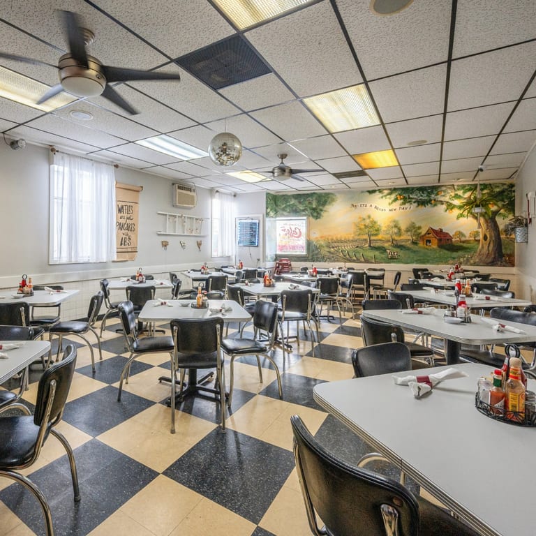 A Comfy, Casual Dining Experience