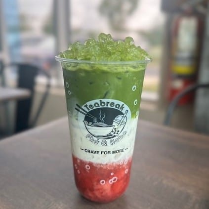 Sd8. Strawberry Matcha Latte.