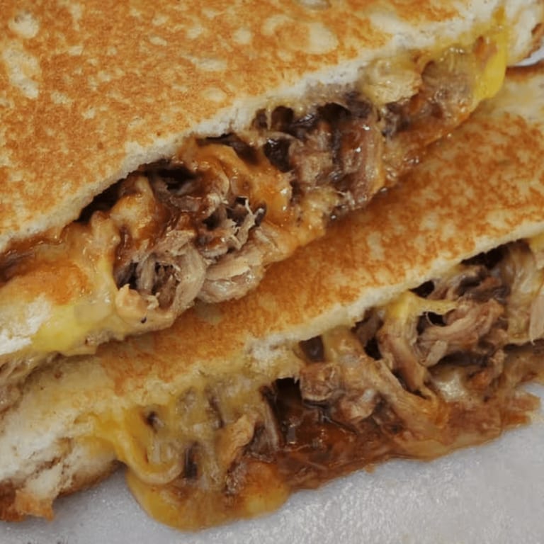 Grilled Cheese Perfection:Crispy, Melty, Delicious