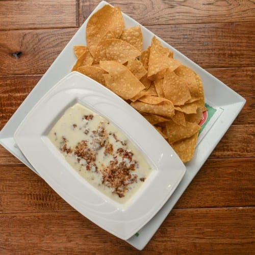 82. Queso Fundido Con Chorizo.