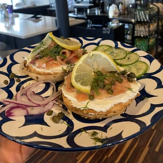 EVERYTHING BAGEL + LOX