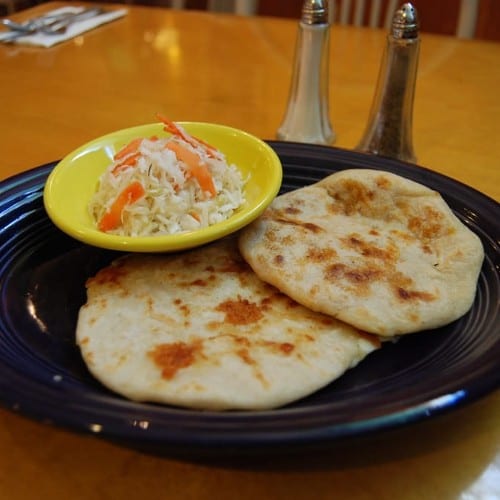 Pupusas De Loroco Con Queso.