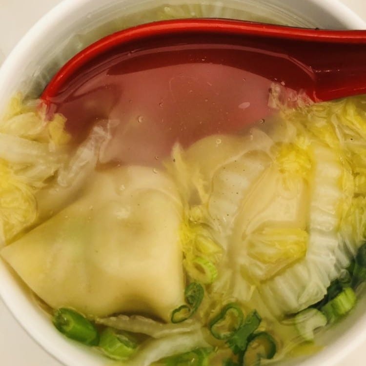 鲜肉云吞汤 Pork Wonton Soup.