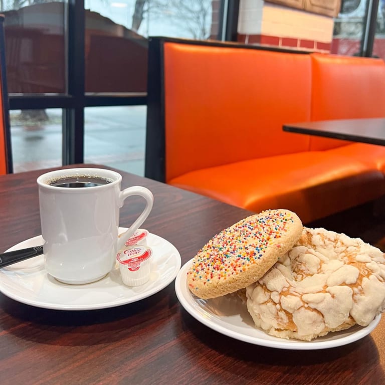 A Friendly, Casual Spot to Gather 👫🍻