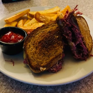 Lunch Classic Reuben Sandwich