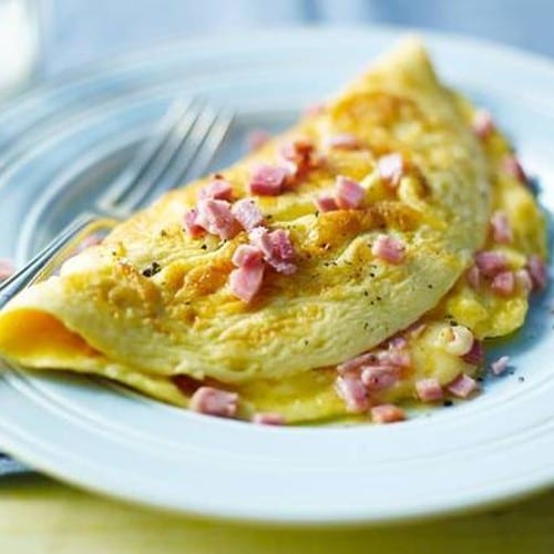 Ham and Cheese Omelet / Omelet De Jamón Y Queso.