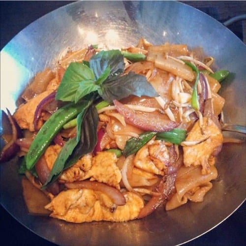 Spicy Basil Chow Fun 辣.