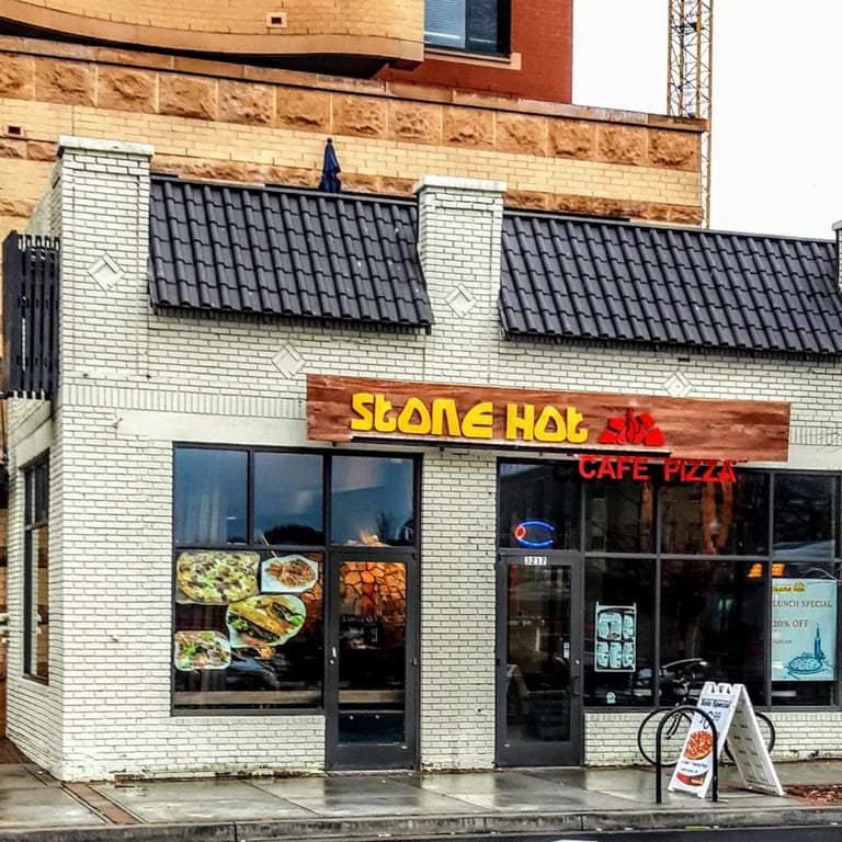 Enjoy Brick Oven Goodness in Clarendon🍕