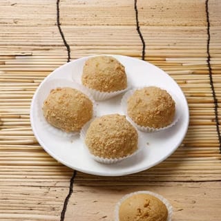 Sesame Seed Sweet Rice Dumplings / 擂沙湯圓