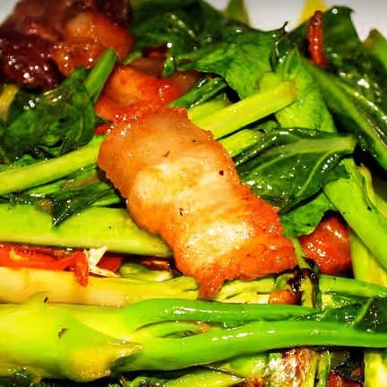 Chinese Broccoli with Crispy Pork Belly / คะน้าหมูกรอบ.