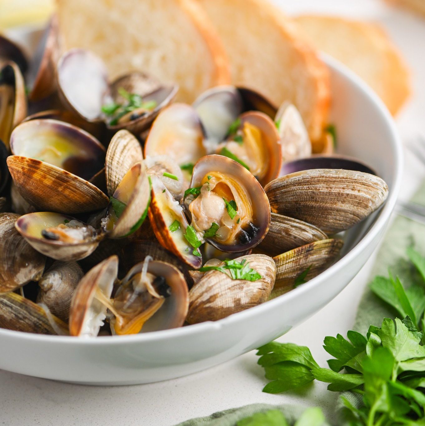 Clams Bianco or Rosso.