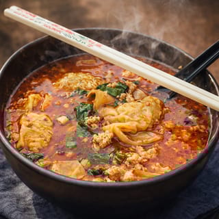 Dumpling Tom Yum Soup / Sopa Tom Yum con Dumplings / ซุปต้มยำเกี๊ยว