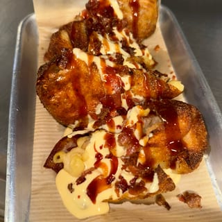 Pulled Pork & Mac Eggrolls