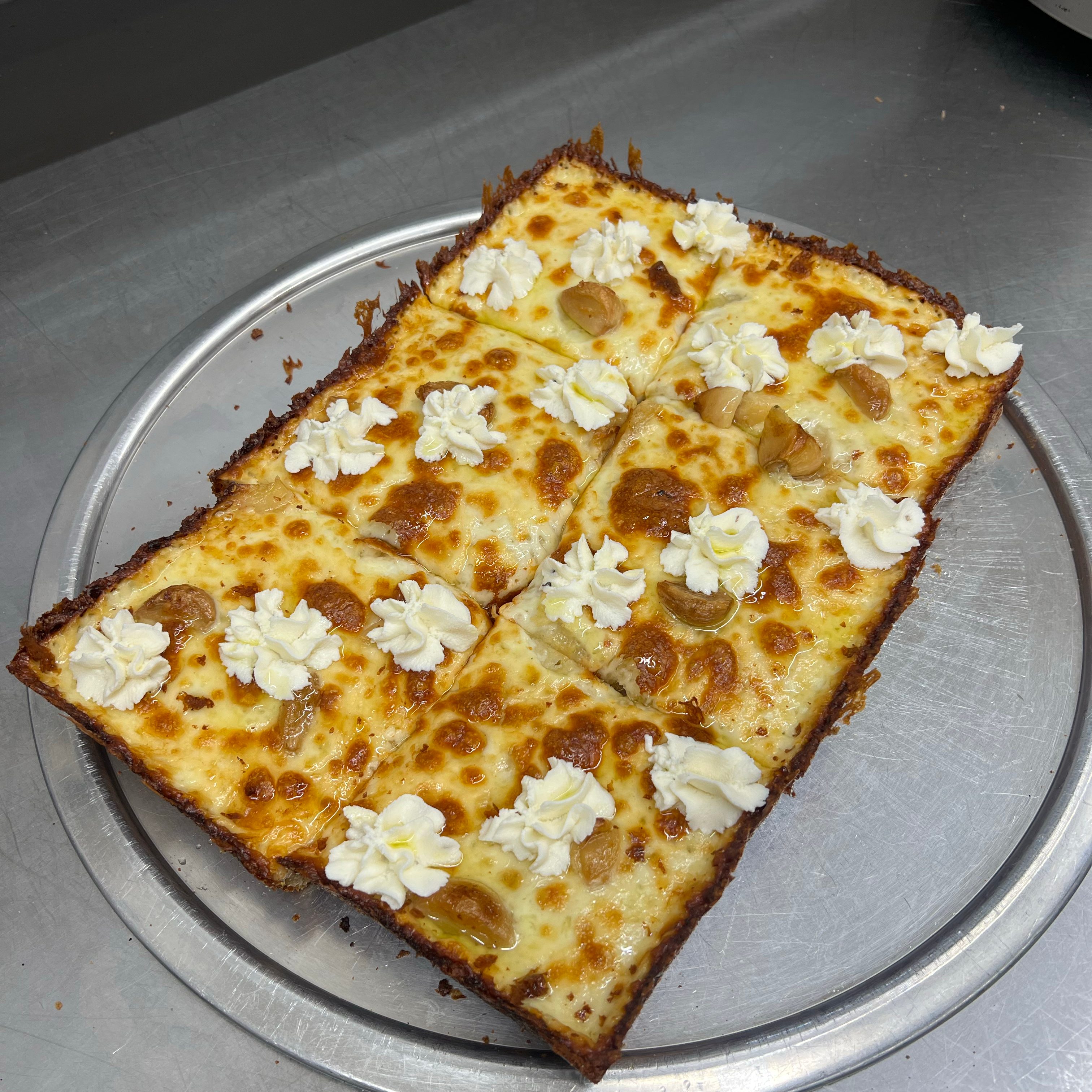 The Bianca (White Pizza).