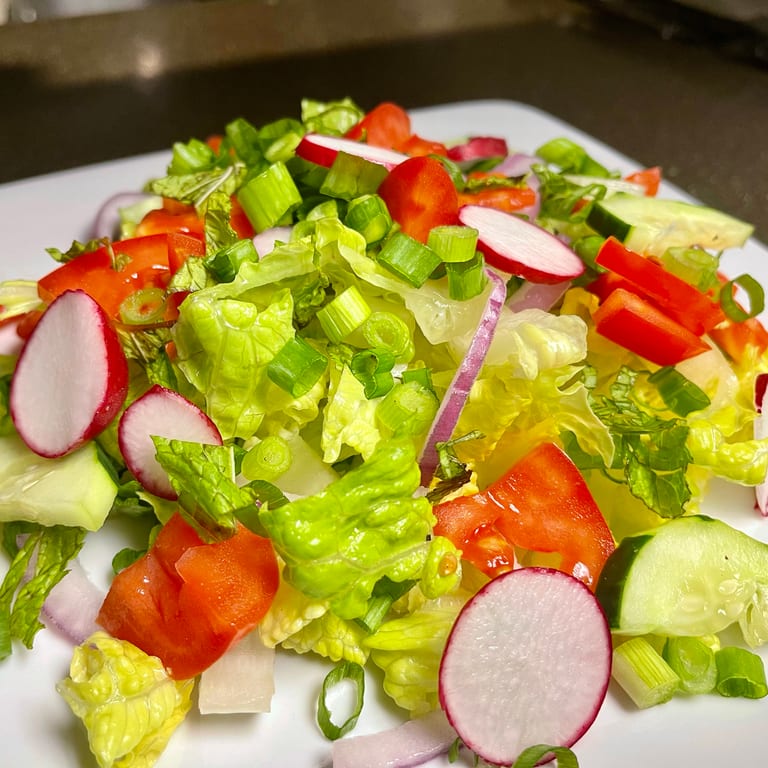Fresh Fattoush: A Lebanese Delight