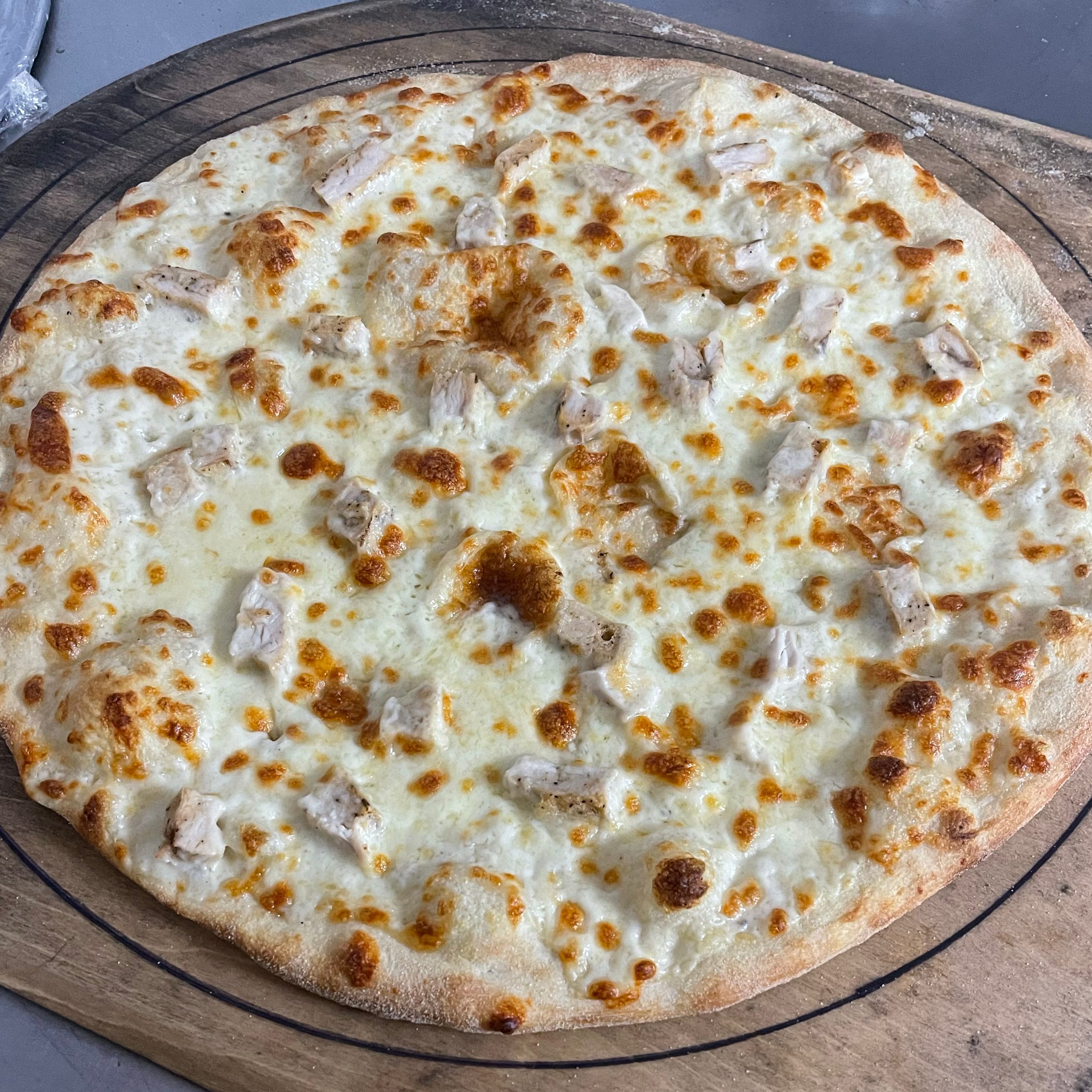 18' XL Grilled Chicken Alfredo Pizza With Bacon.